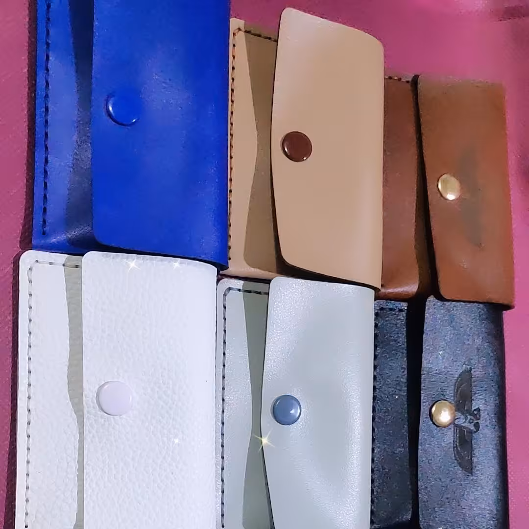 کیف جاکارتی چرم مصنوعی رنگهای متنوع.قابلیت نگهداری 10 کارت.دوخته شده با دست و نخ موم زده