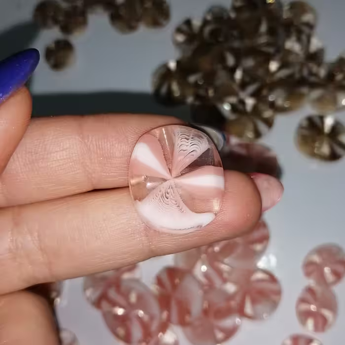 دکمه لباس شیشه ای رنگ صورتی بزرگ بسته 10 عددی