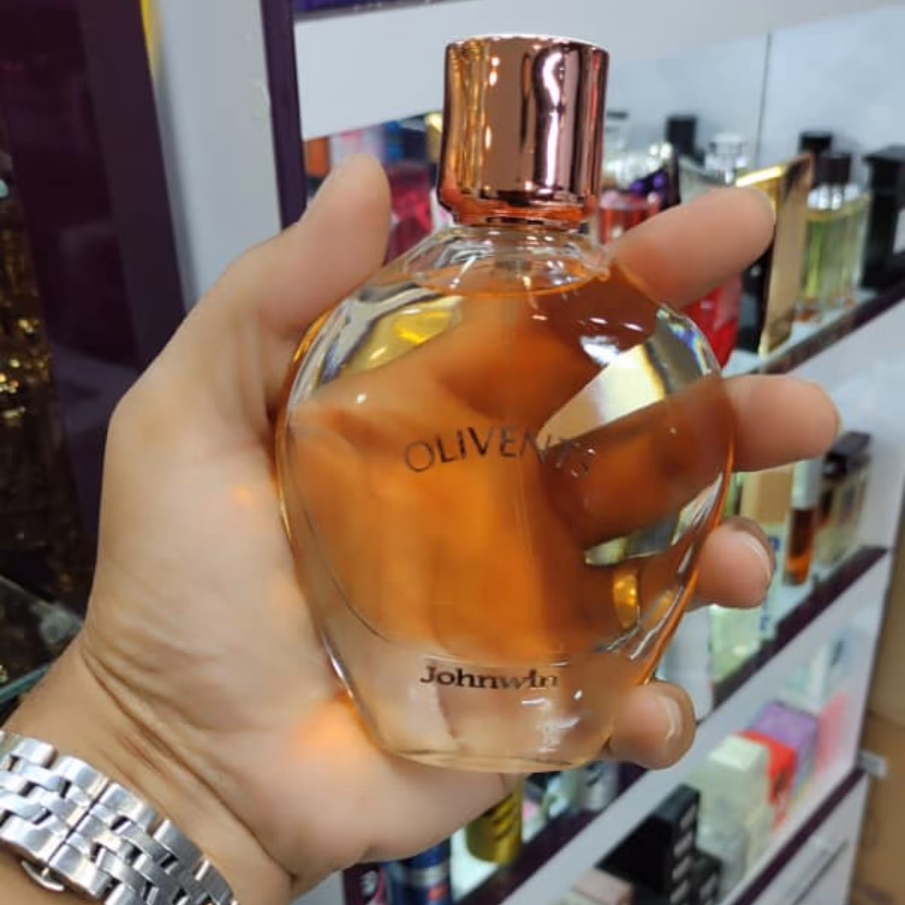 ادکلن زنانه الیونتس جانوین مشابه عطر 