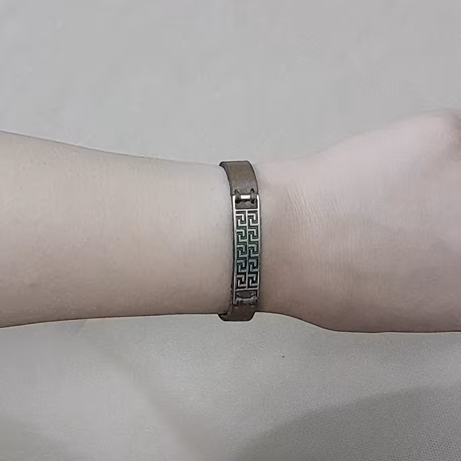 دستبند چرم طبیعی گاوی   قهوه ایی      قفل مگنتی