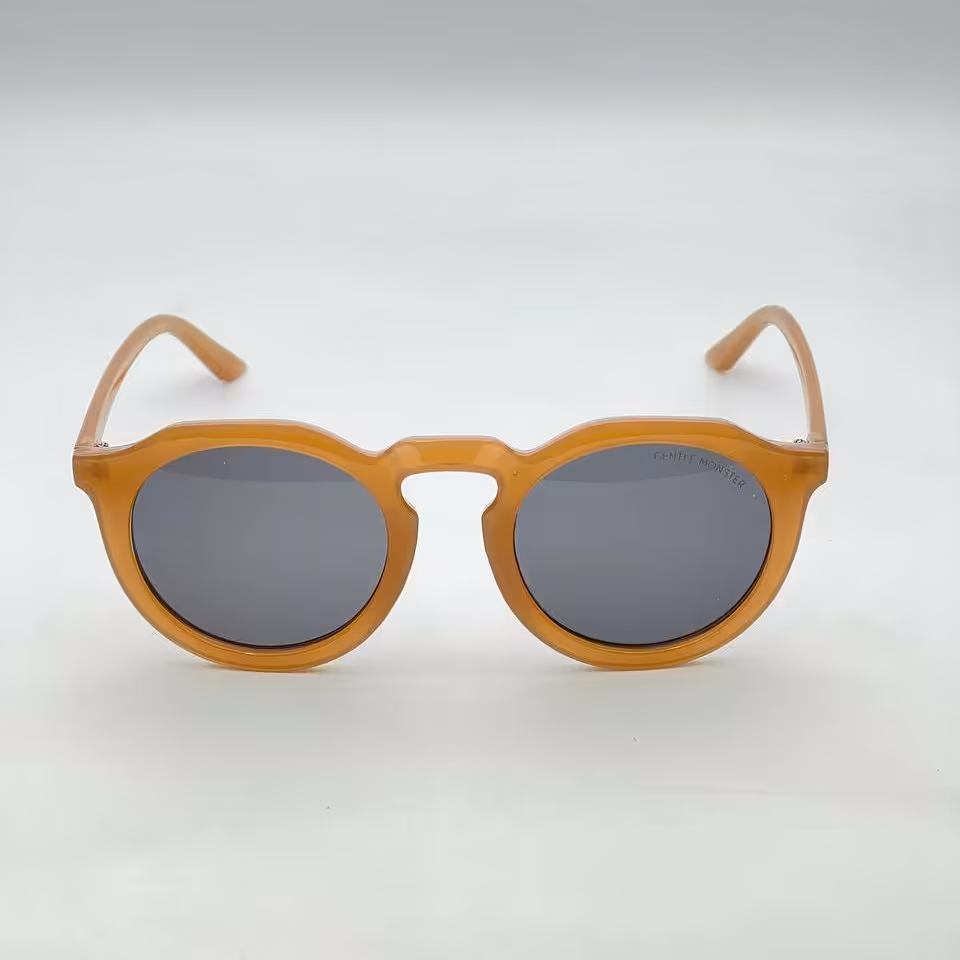 عینک افتابی زنانه ومردانه مارک جنتل مانستر کد007(شیشه مشکی)