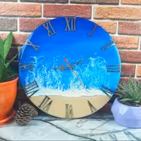 ساعت دیداری رزینی دستساز طرح دریا با اعداد یونانی و موتور آرام گرد 