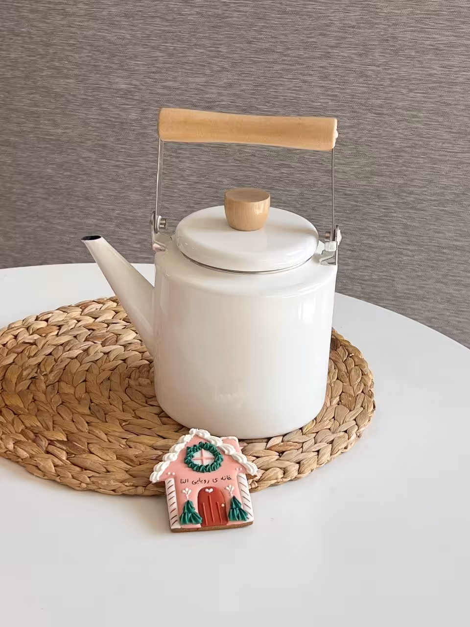 کتری لعابی دسته چوبی رنگی- رنگ سفید