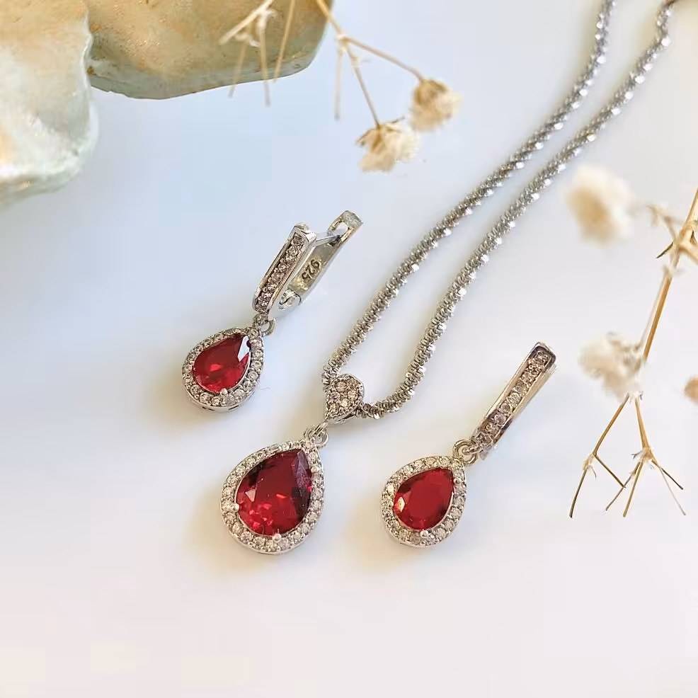 نیمست نقره زنانه با روکش طلا سفید مدل نگین اشک   کد 53