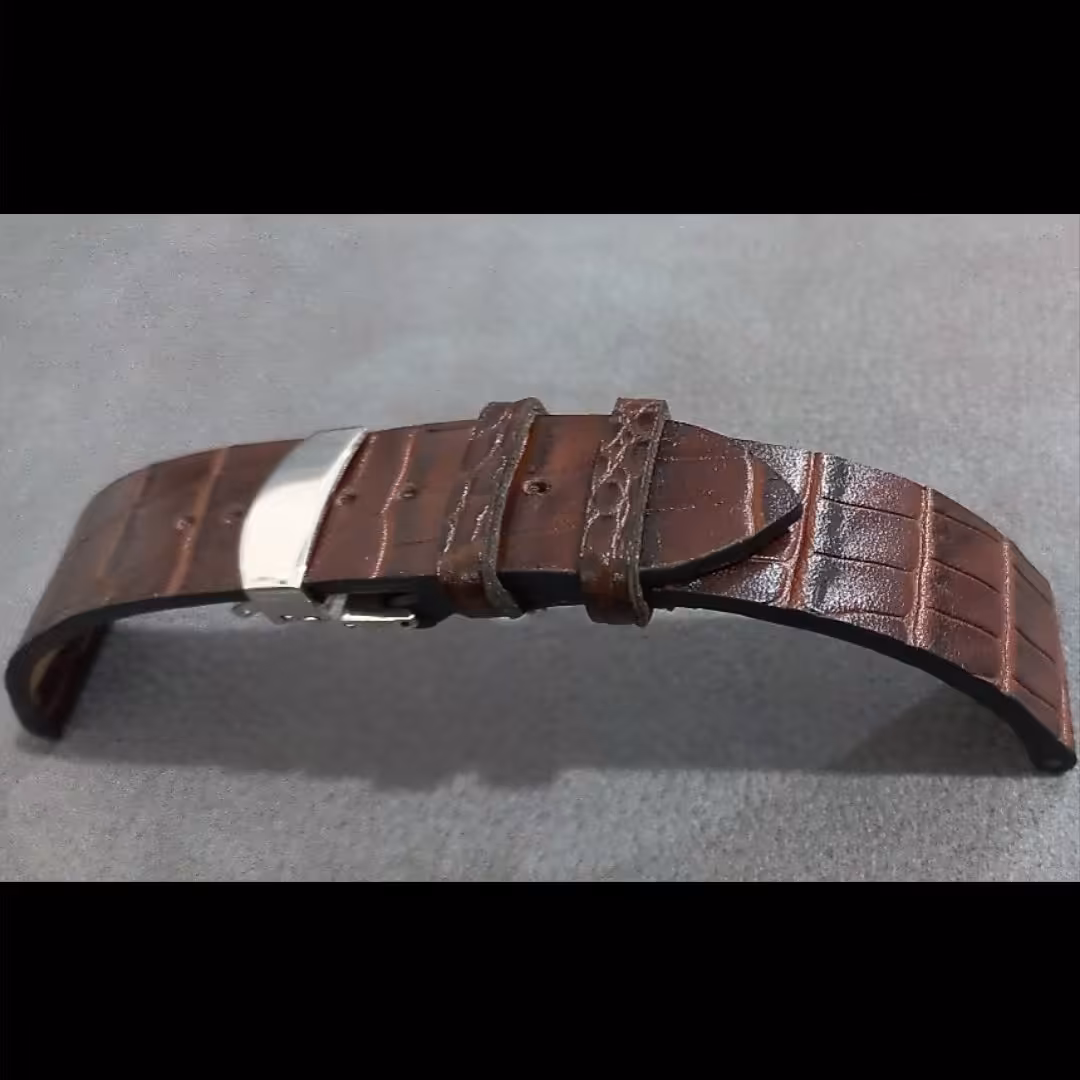 بند ساعت چرم طبیعی طرح کروکو قهوه ای با زیره نبوک ضد حساسیت و ضد تعریق مدل ساده تخت بدون دوخت