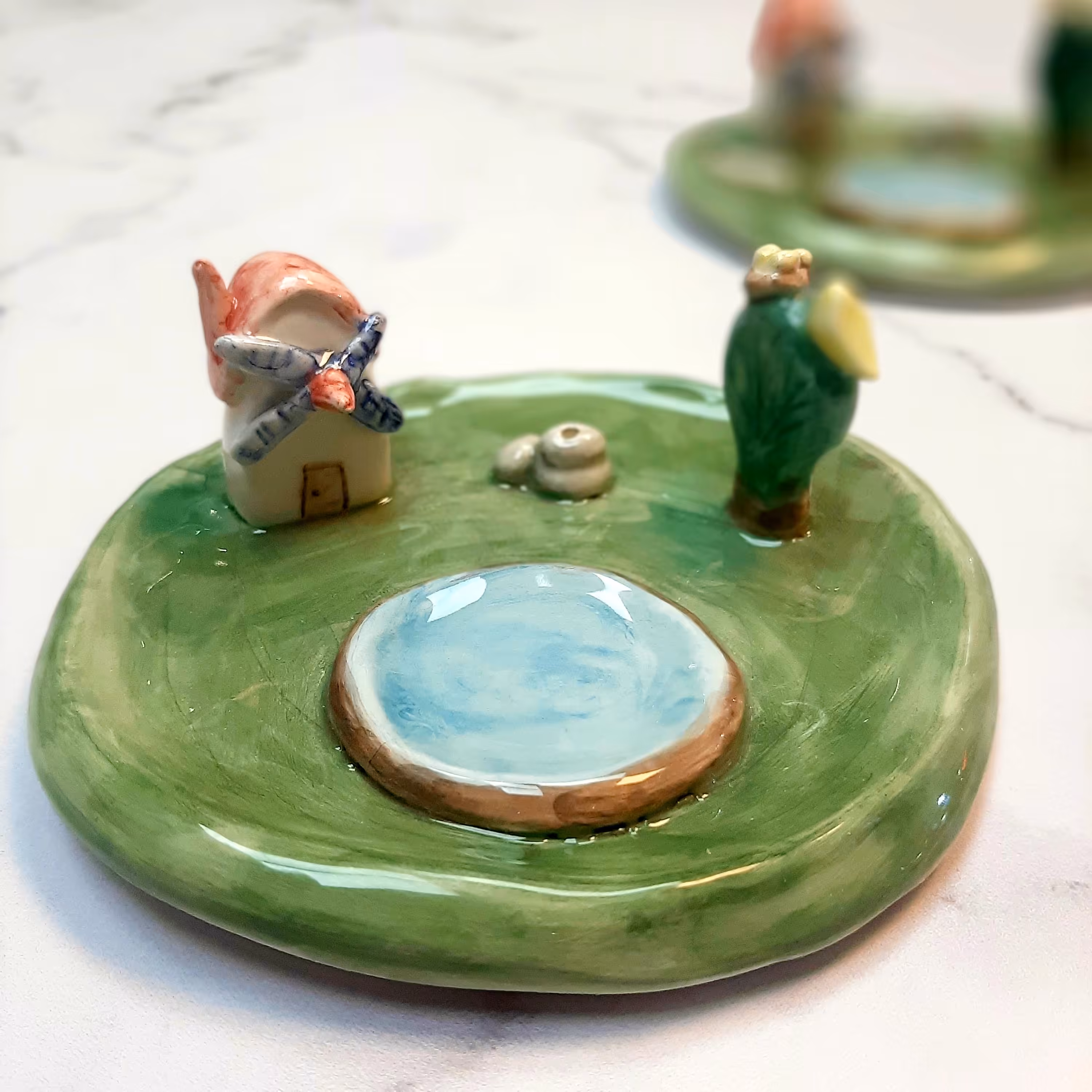 جاعودی و جای شمع وارمر  سرامیکی خانه حیاط دار مناسب برای عود شاخه‌ای و صخره‌ای