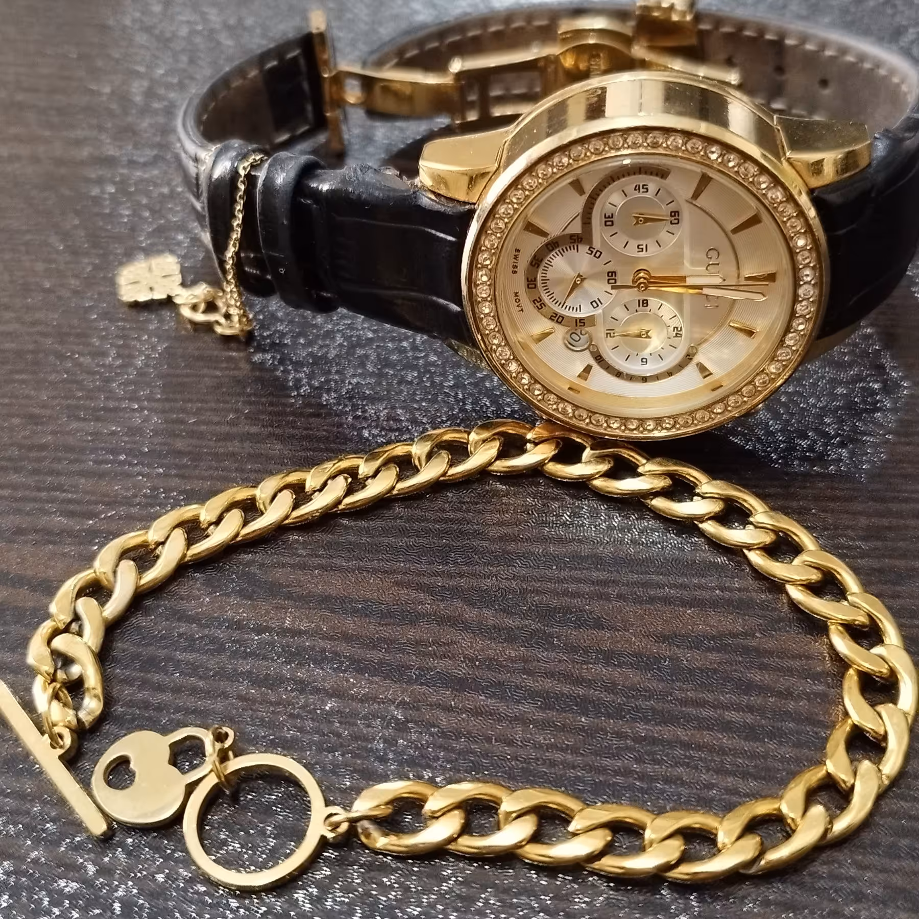 دستبند کارتیر  طلایی استیل رنگ ثابت