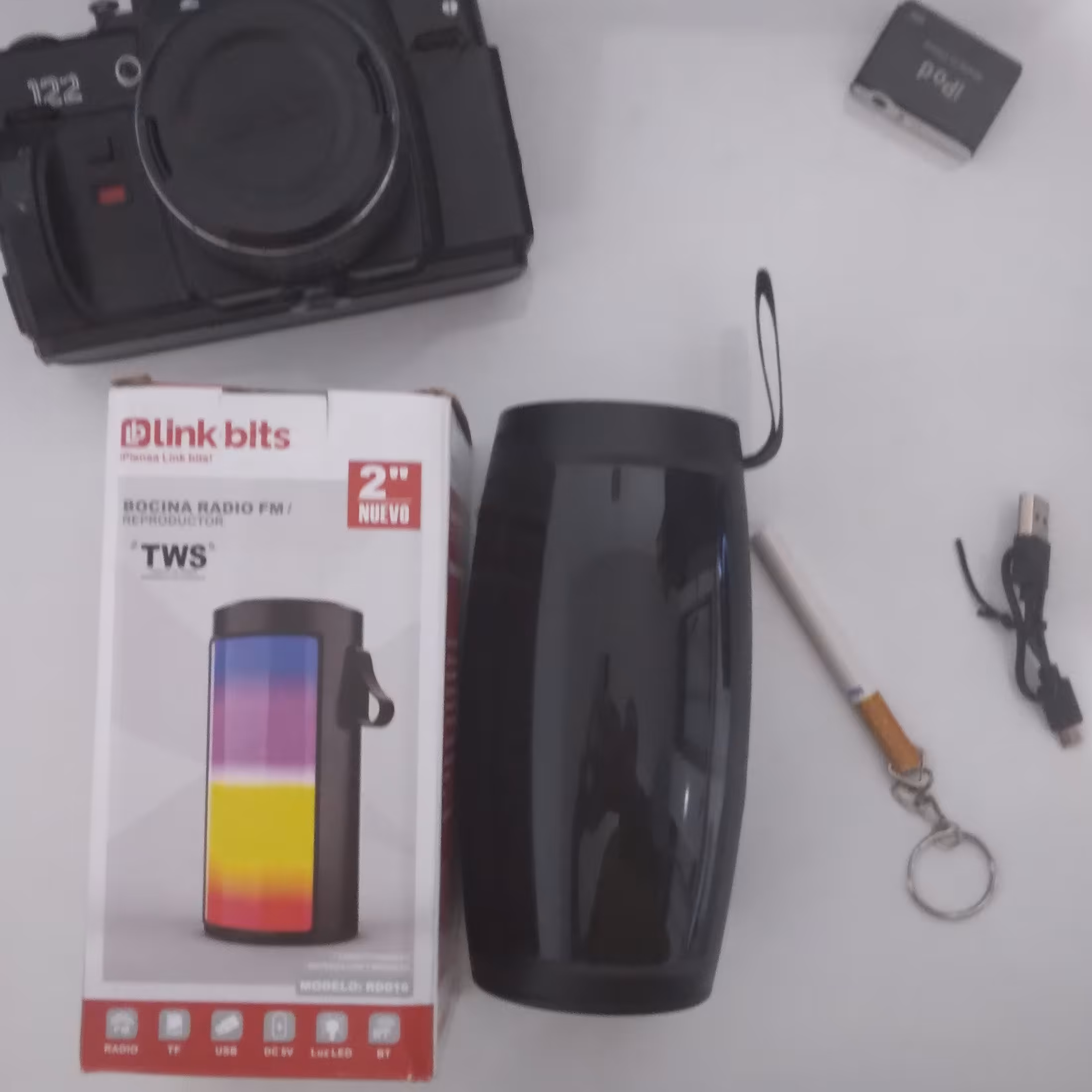 اسپیکر بلوتوثی ، دارای مدل های مختلف ار جی بی،فلش و رم خور ،تکنولوژی tws،دارای جلوه 