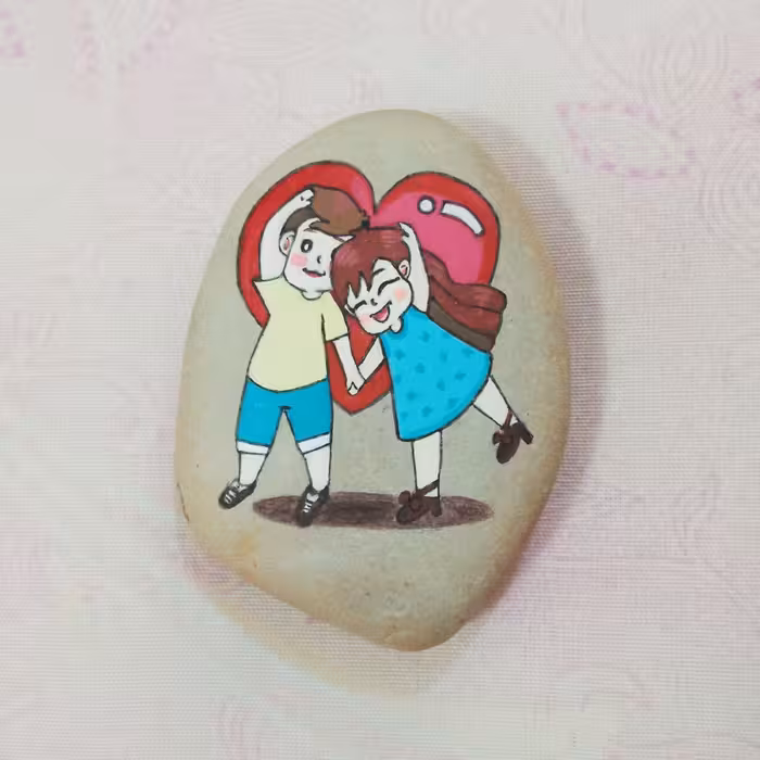 نقاشی عاشقانه روی سنگ