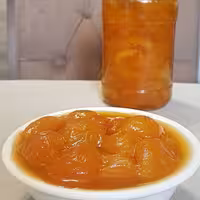 مربای زردآلو ی زعفرانی خانگی نیم کیلو یی