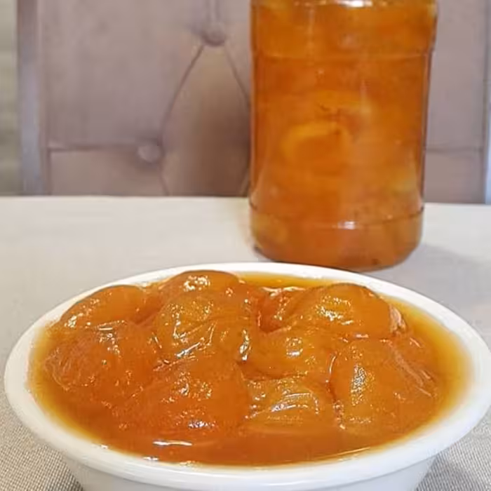 مربای زردآلو ی زعفرانی خانگی نیم کیلو یی