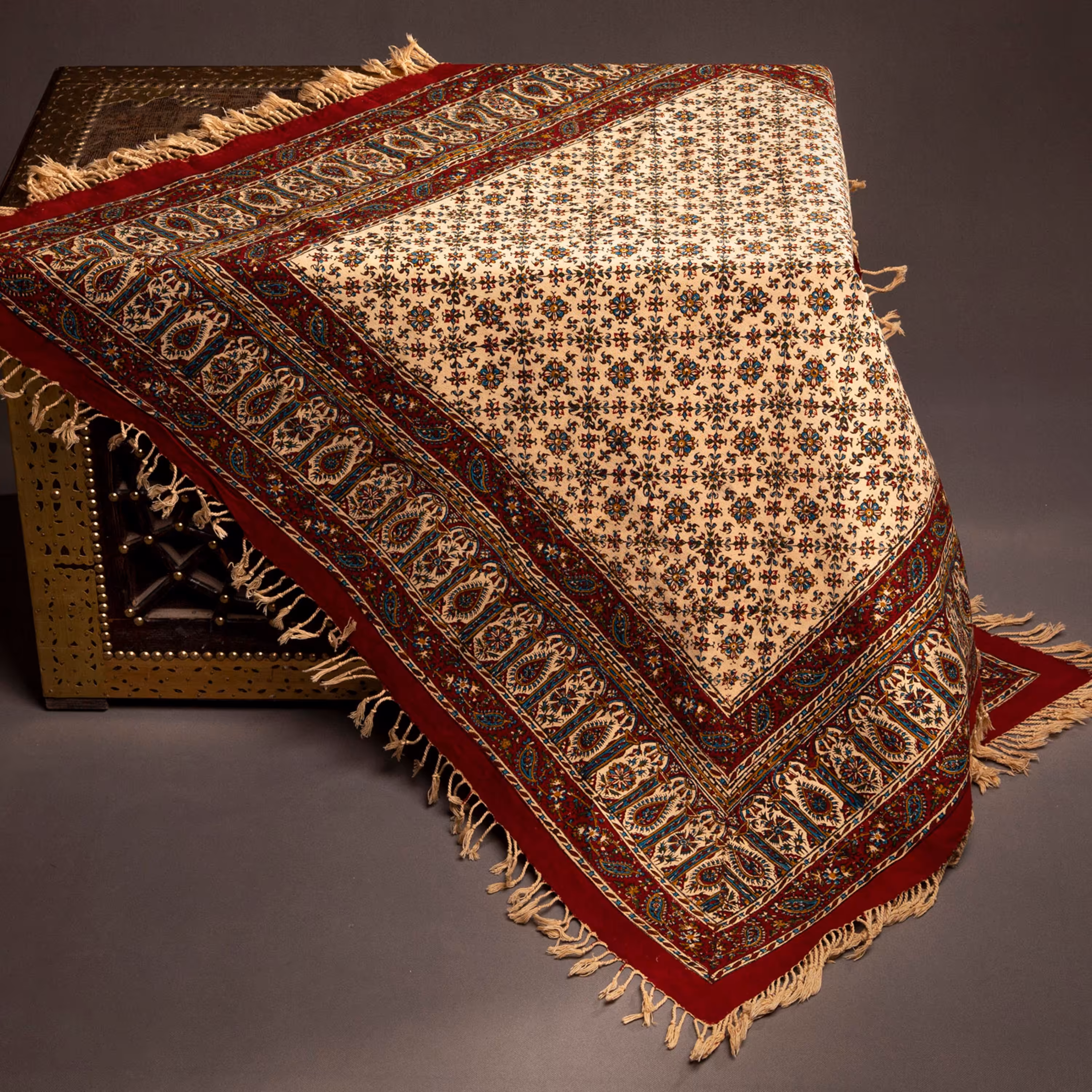 رومیزی قلمکار اعلا طرح زنبوری سایز یک متری