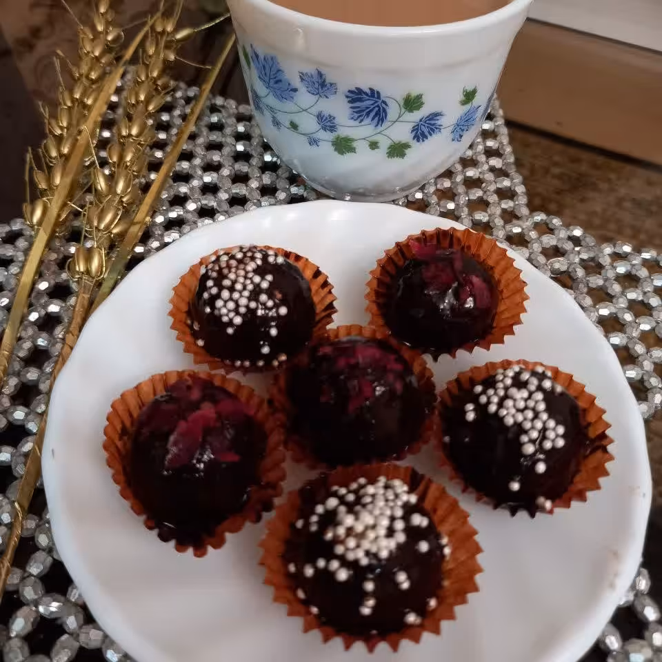 ترافل شکلاتی کافی شاپی شیرین ناز                            ( دو کیلو گرم) 