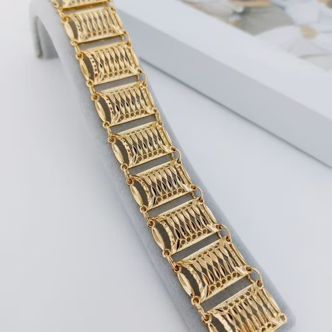 دستبند کد10855طرح طلا.آبکاری طلا.رنگ ثابت.ضدحساسیت