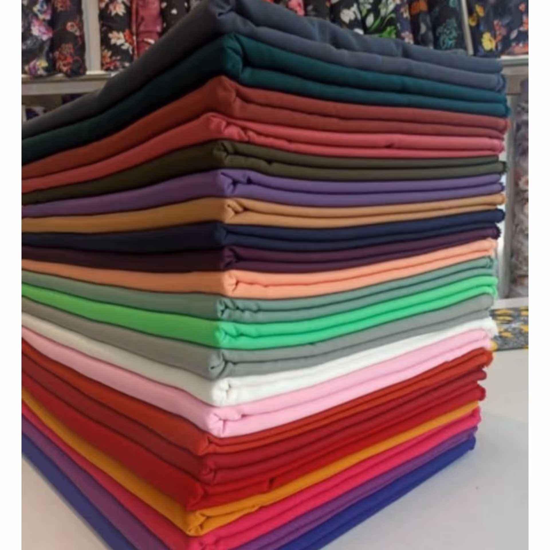 پارچه سوپر مازراتی مناسب برای کت و سارافون و مانتو کتی و شلوار و شومیز و ساحلی تخفیف 