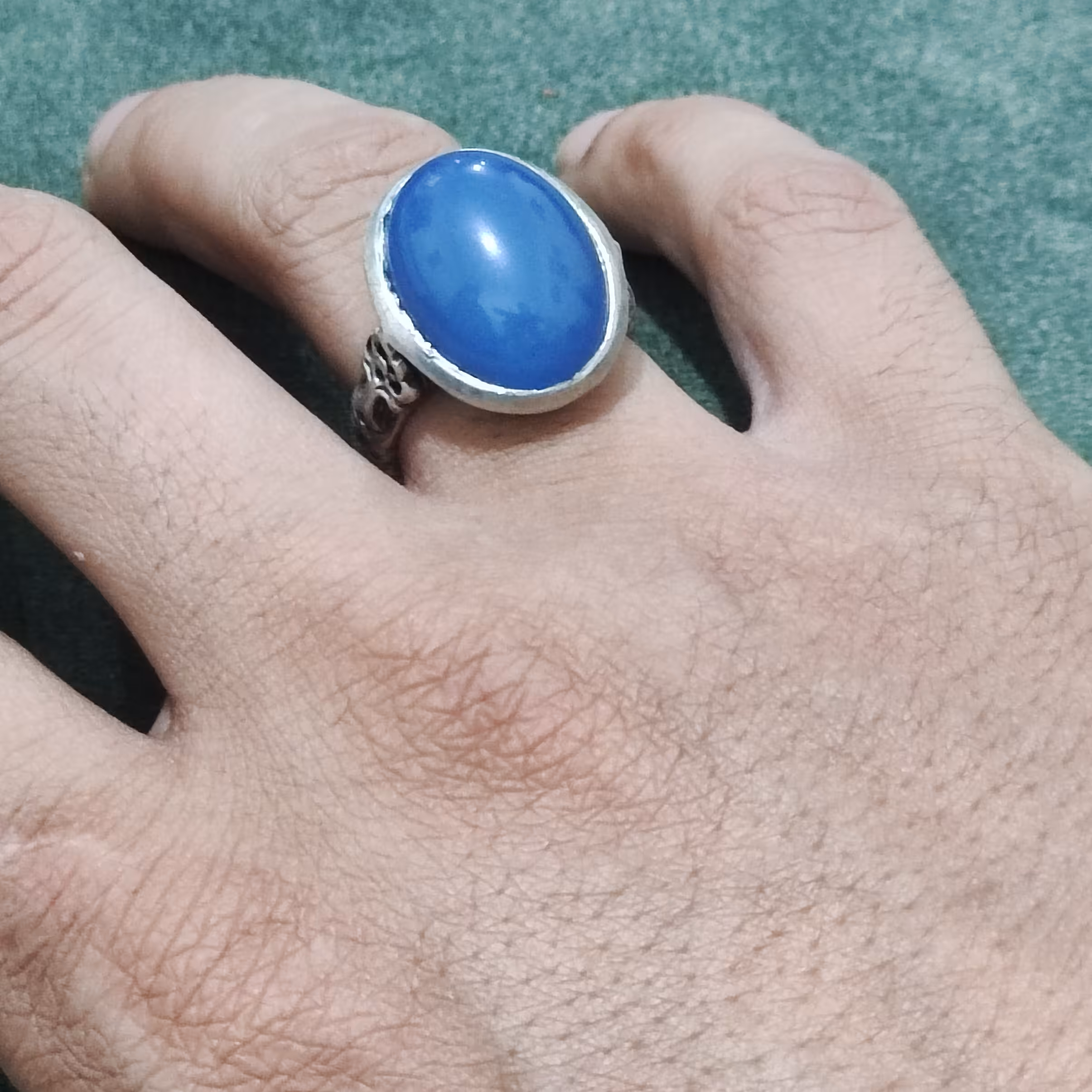 انگشتر  با قیمت عالی عقیق آبی خراسان با رکاب نقره 925 صفوی یه کار بسیار شیک مردانه 13گرمی