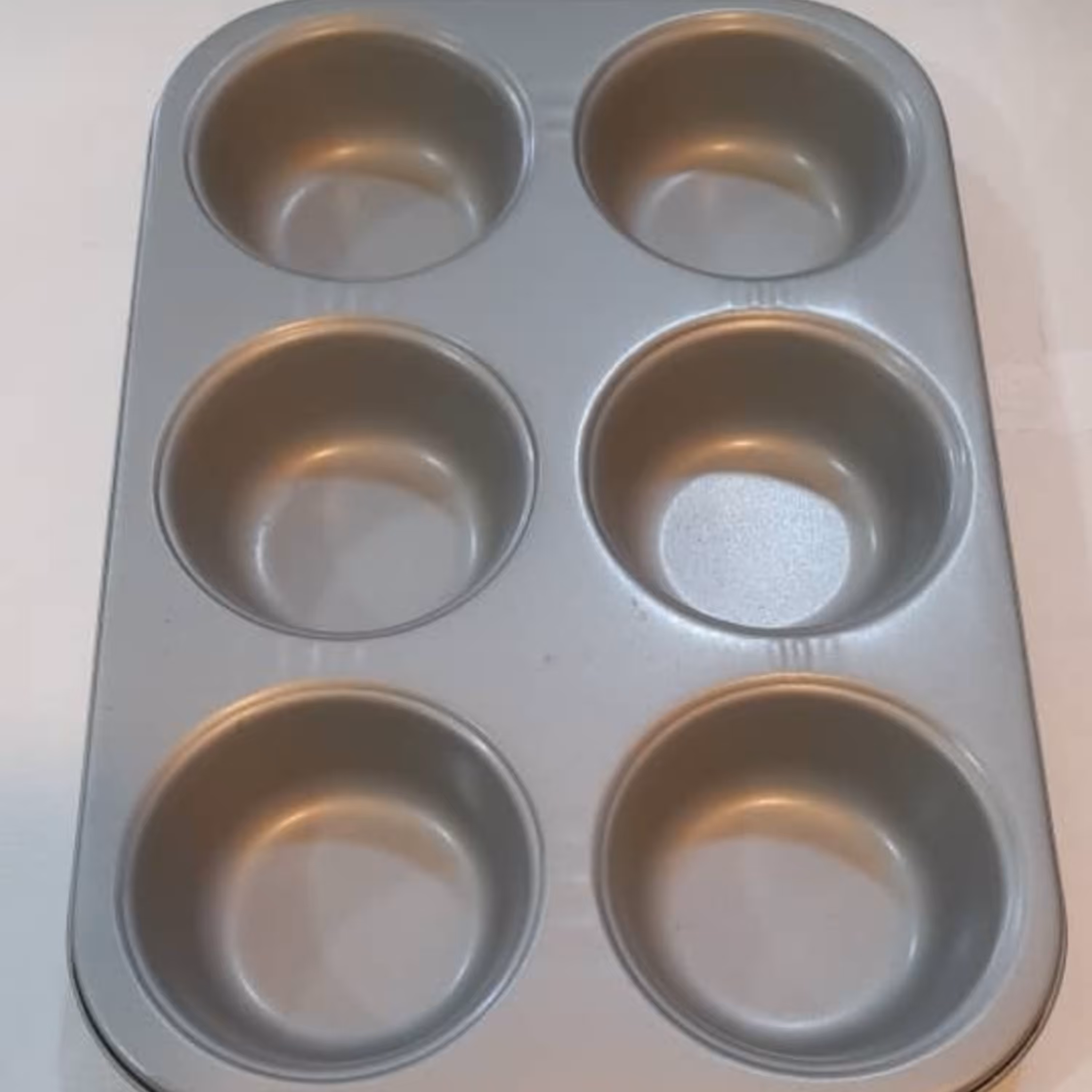 قالب کاپ کیک 6 خانه تفلون ابعاد 32در 22 وزن 360 گرم