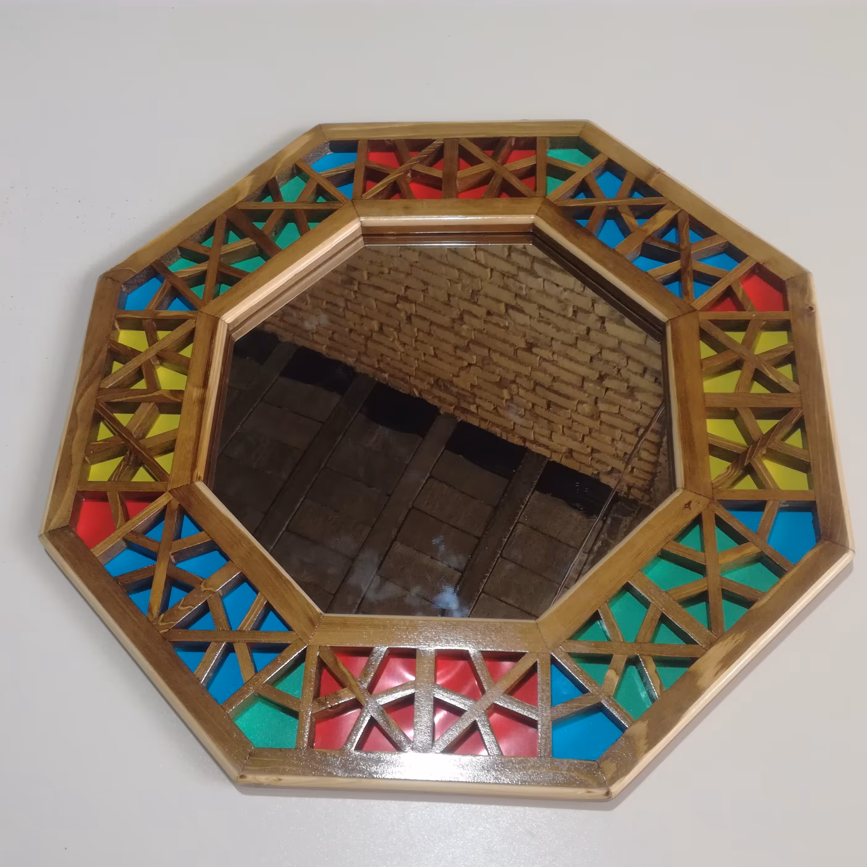 قاب ایینه گره چینی چوب روس با پوشش سیلر وپلی استر به ابعاد 60در 60 