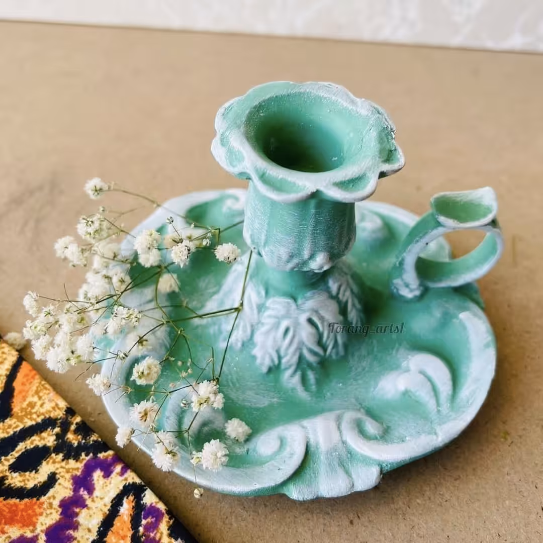 شمعدان پلی استر رزین  پتینه سبز طرح انگلیسی دارای رنگ بندی (ارسال پس کرایه)