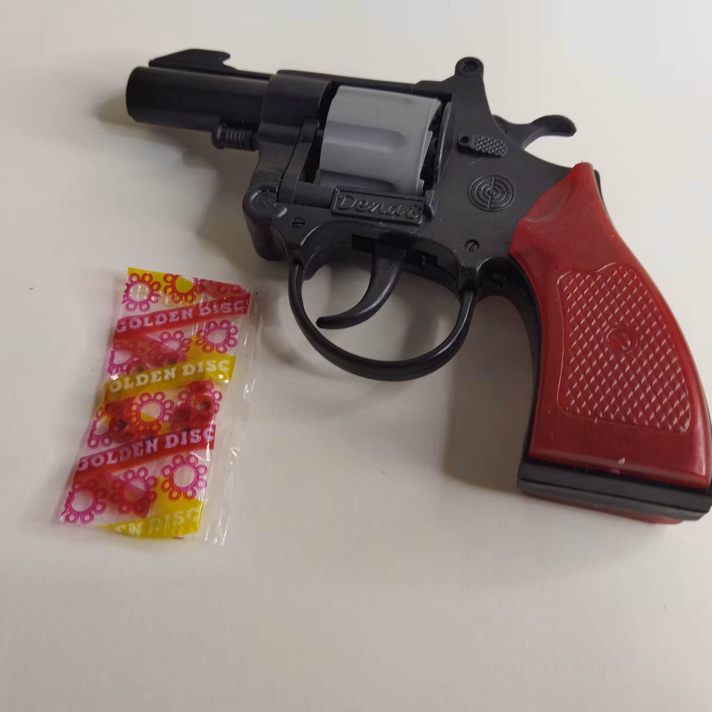 کلت اسباب بازی ترقه ای در رنگ پرطرفدار مشکی و قهوه ای 