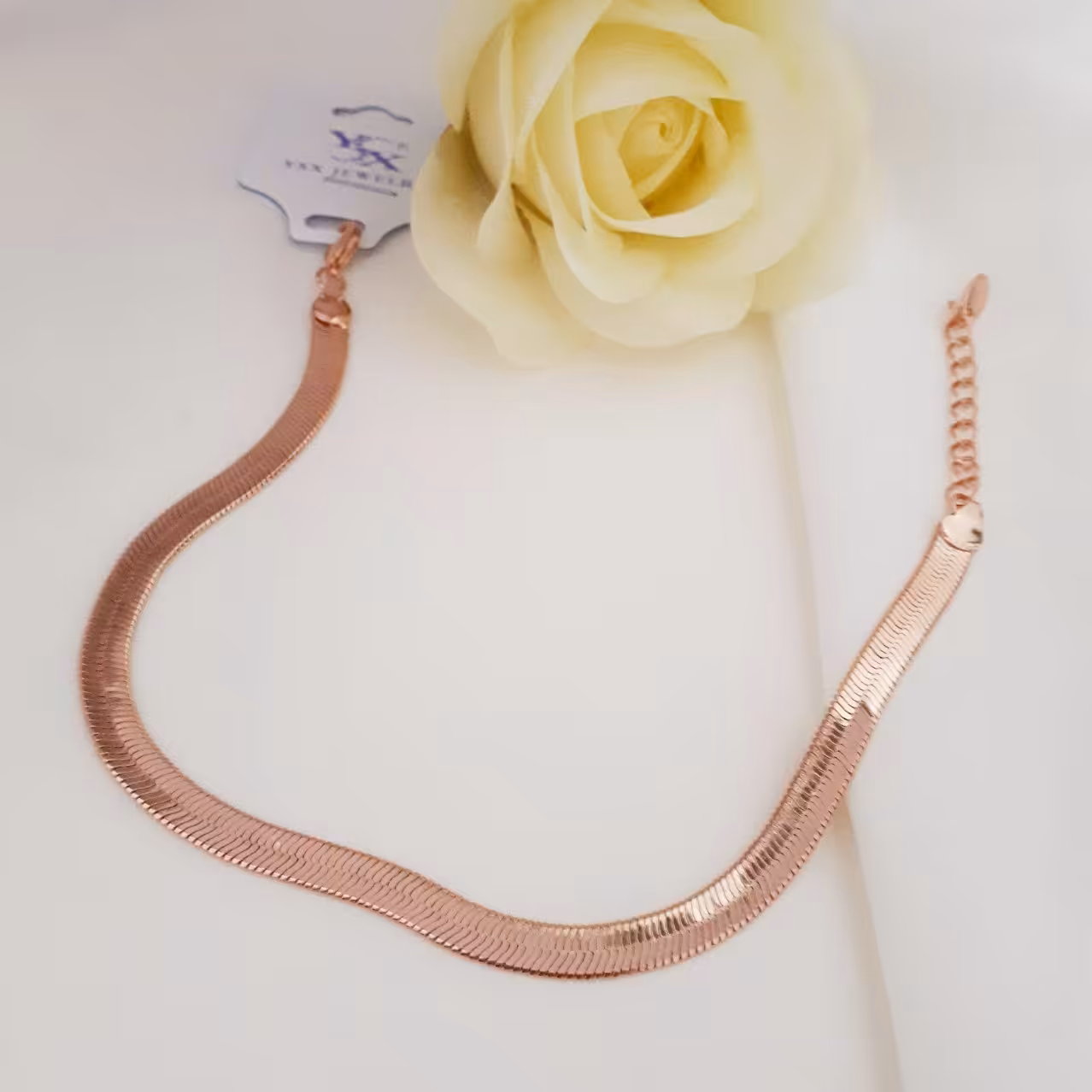 دستبند های طرح ماری  رنگ طلایی رنگ ثابت 