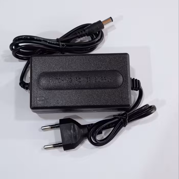 آداپتور 12 ولت  5 آمپر مخصوص دی وی در ودوربین های مداربسته 