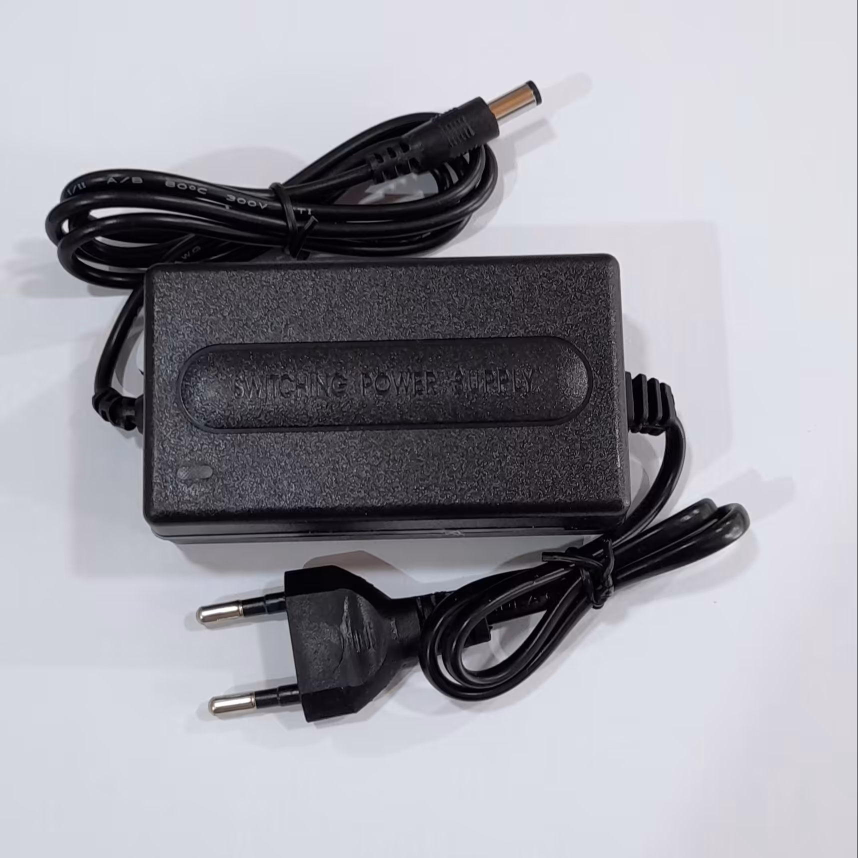 آداپتور 12 ولت  5 آمپر مخصوص دی وی در ودوربین های مداربسته 