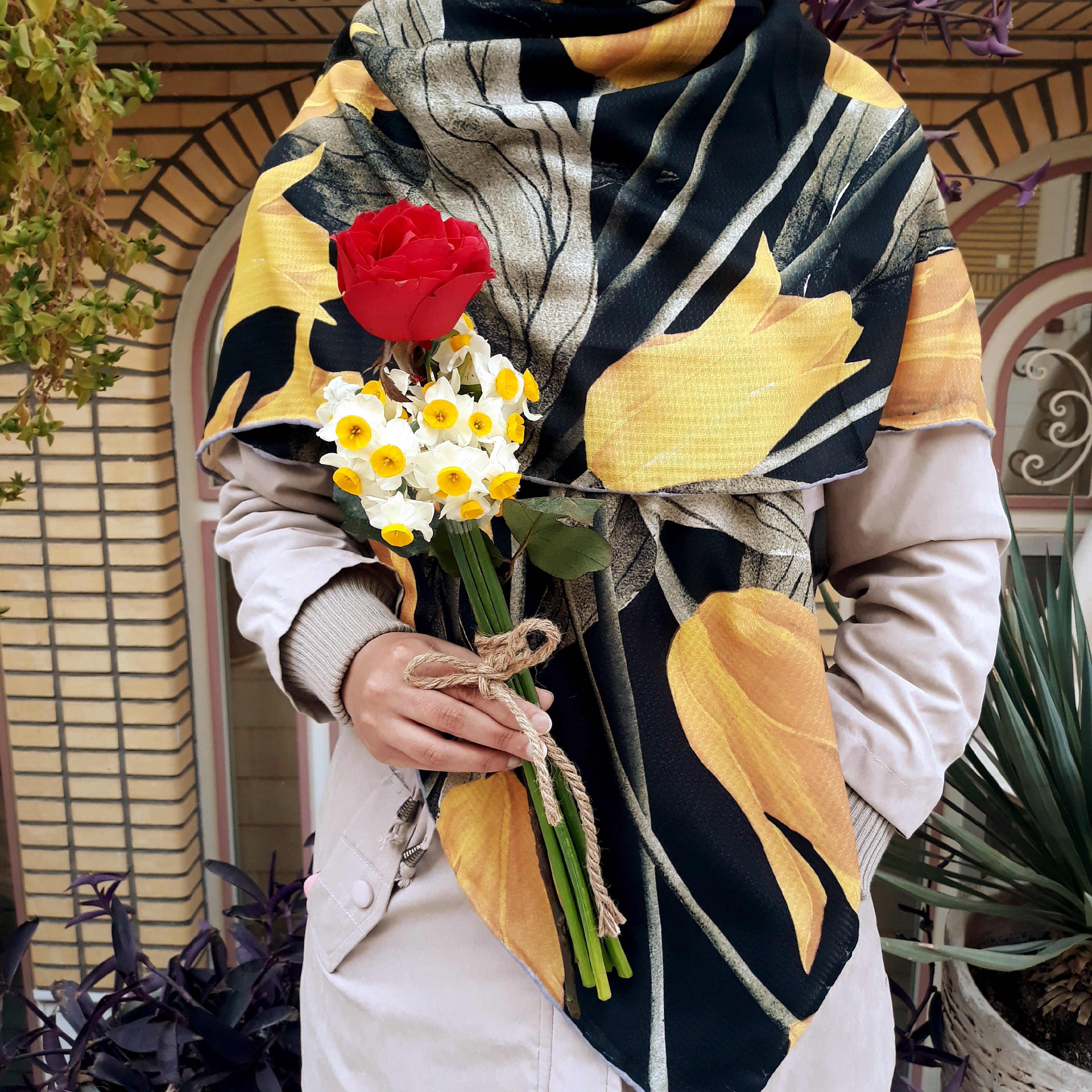 روسری طرح گل لاله خوشرنگ
