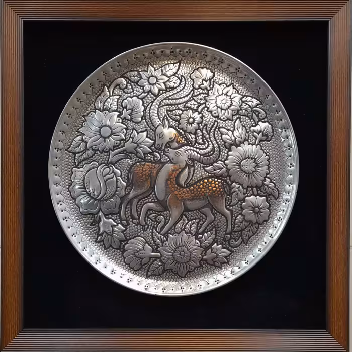 تابلوی قلمزنی با بشقاب مسی 30 سانتی  طرح گل و مرغ