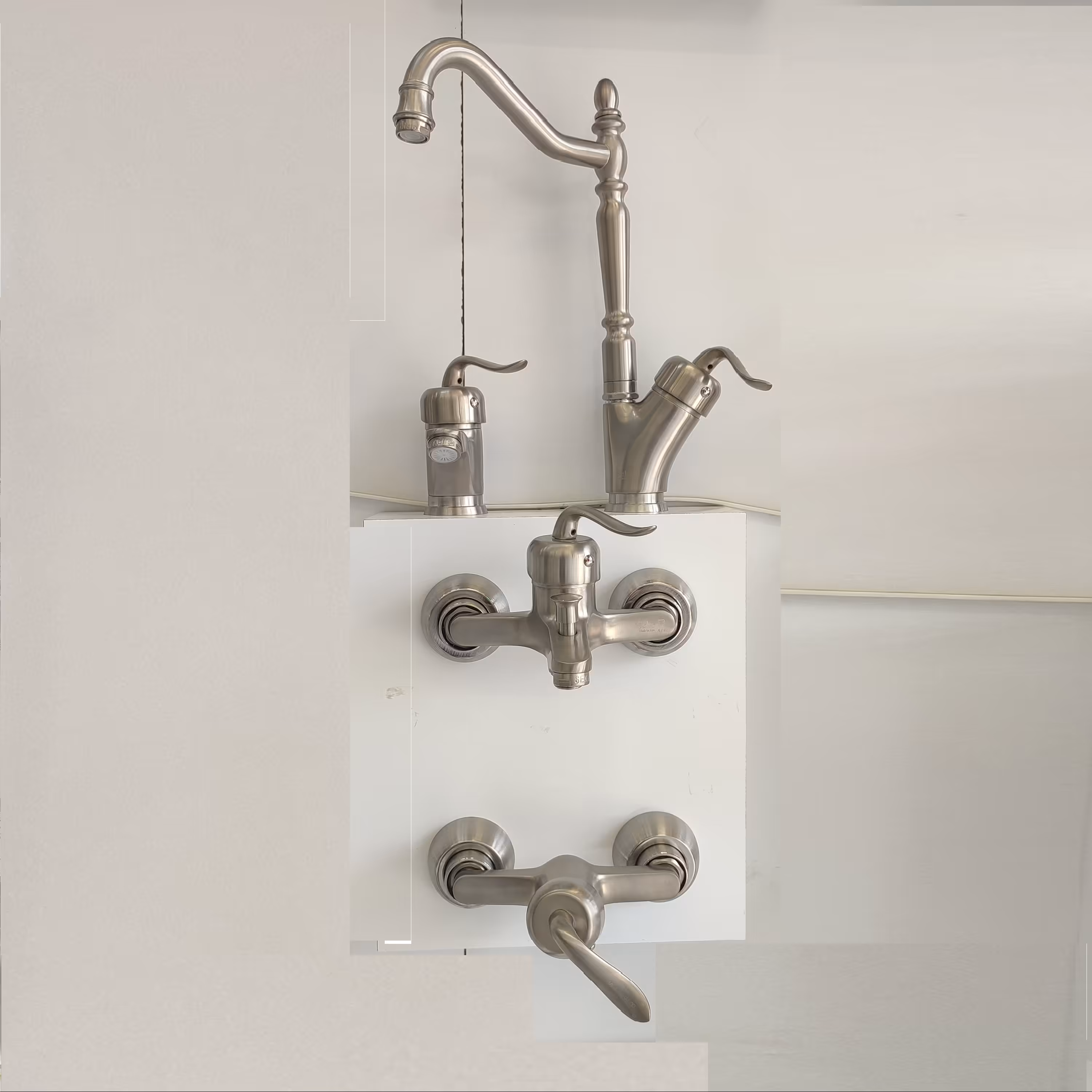 سرویس اهرمی 4تکه شیرآلات مدل قاجار کروم مات برند سکه (ارسال فوری و پس کرایه)