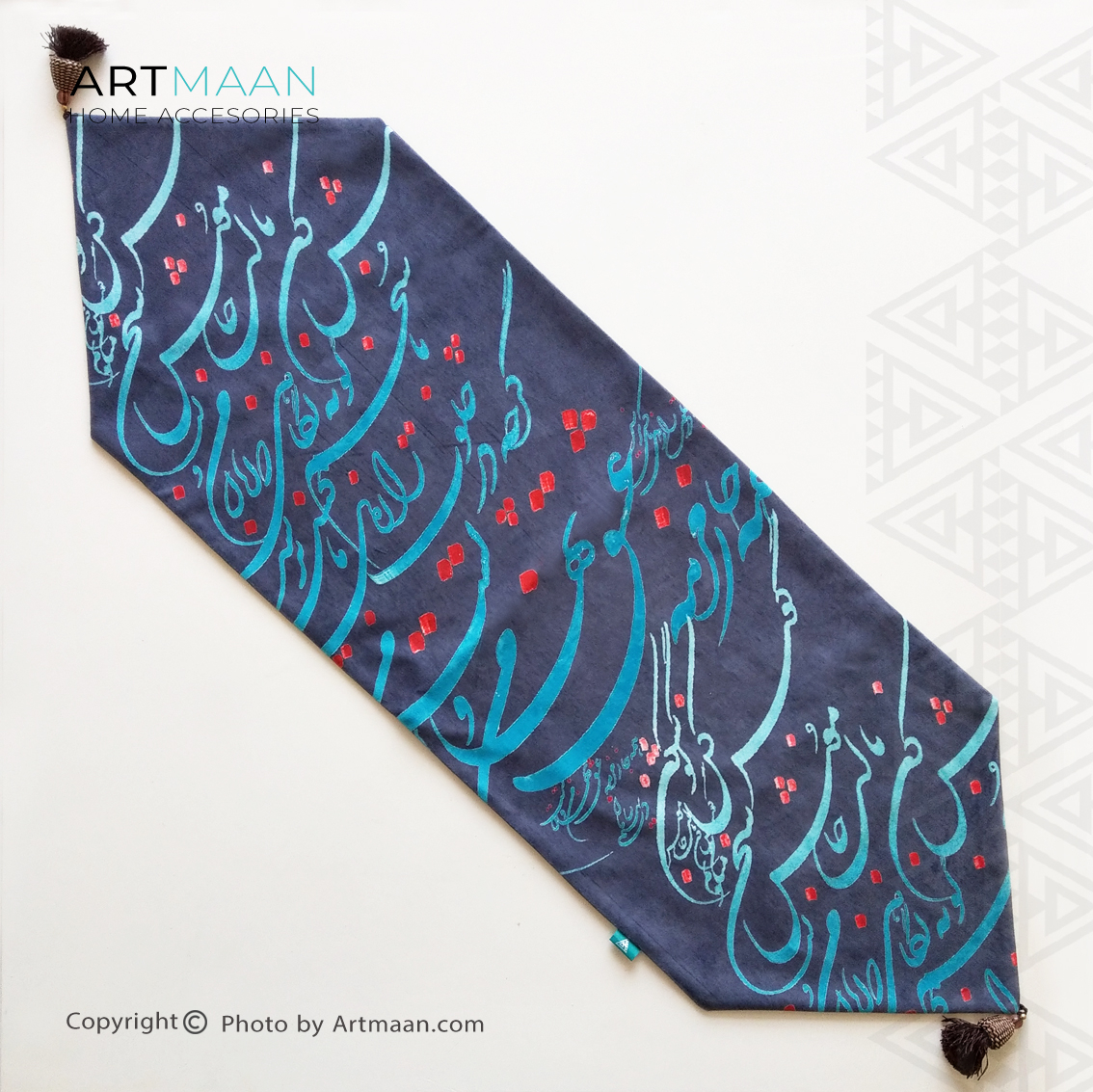 رانر جلو مبلی مخمل آستر دار طرح  خطاطی  طوسی آبی   35x105 منگوله دار