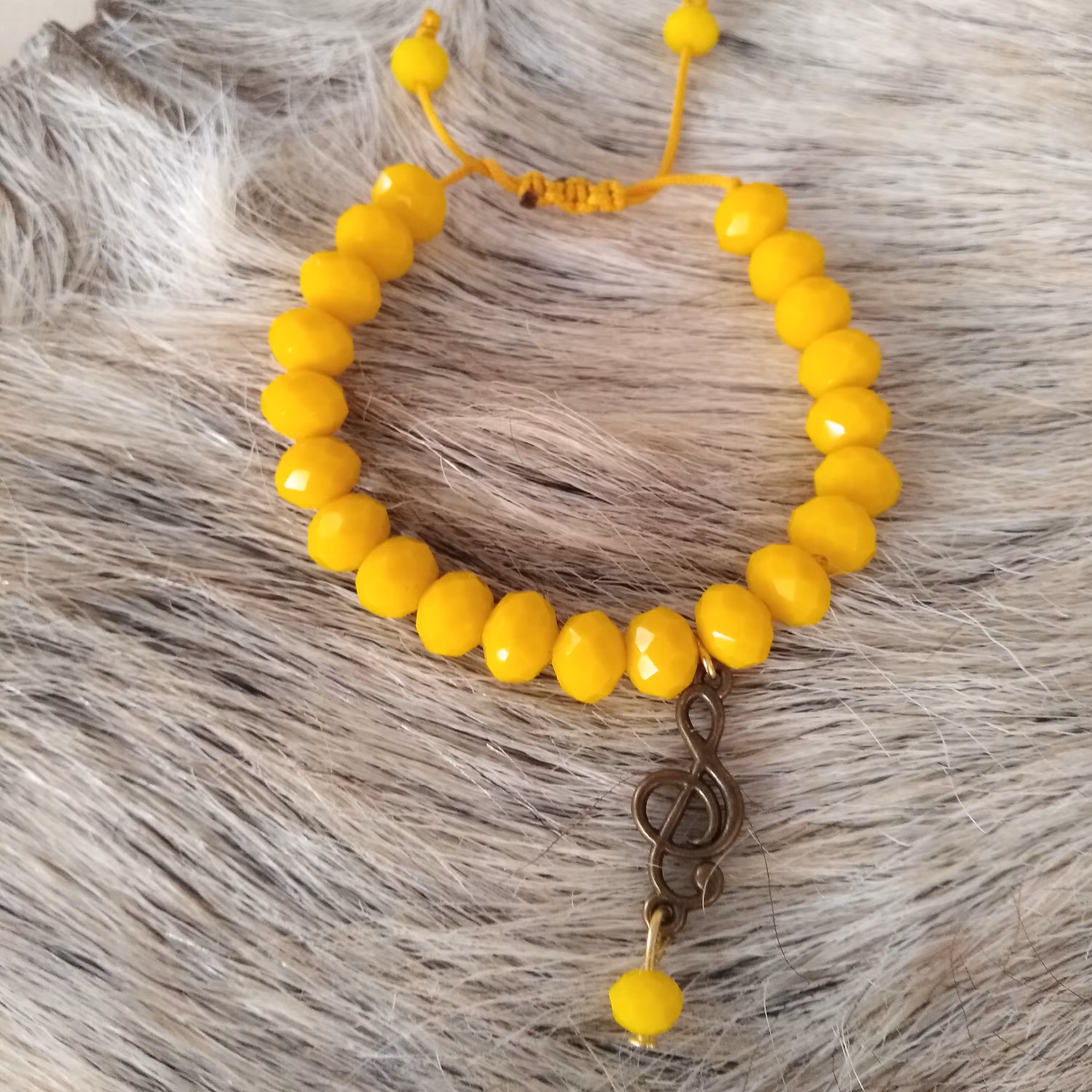 دستبند ازسنگ تراش خورده