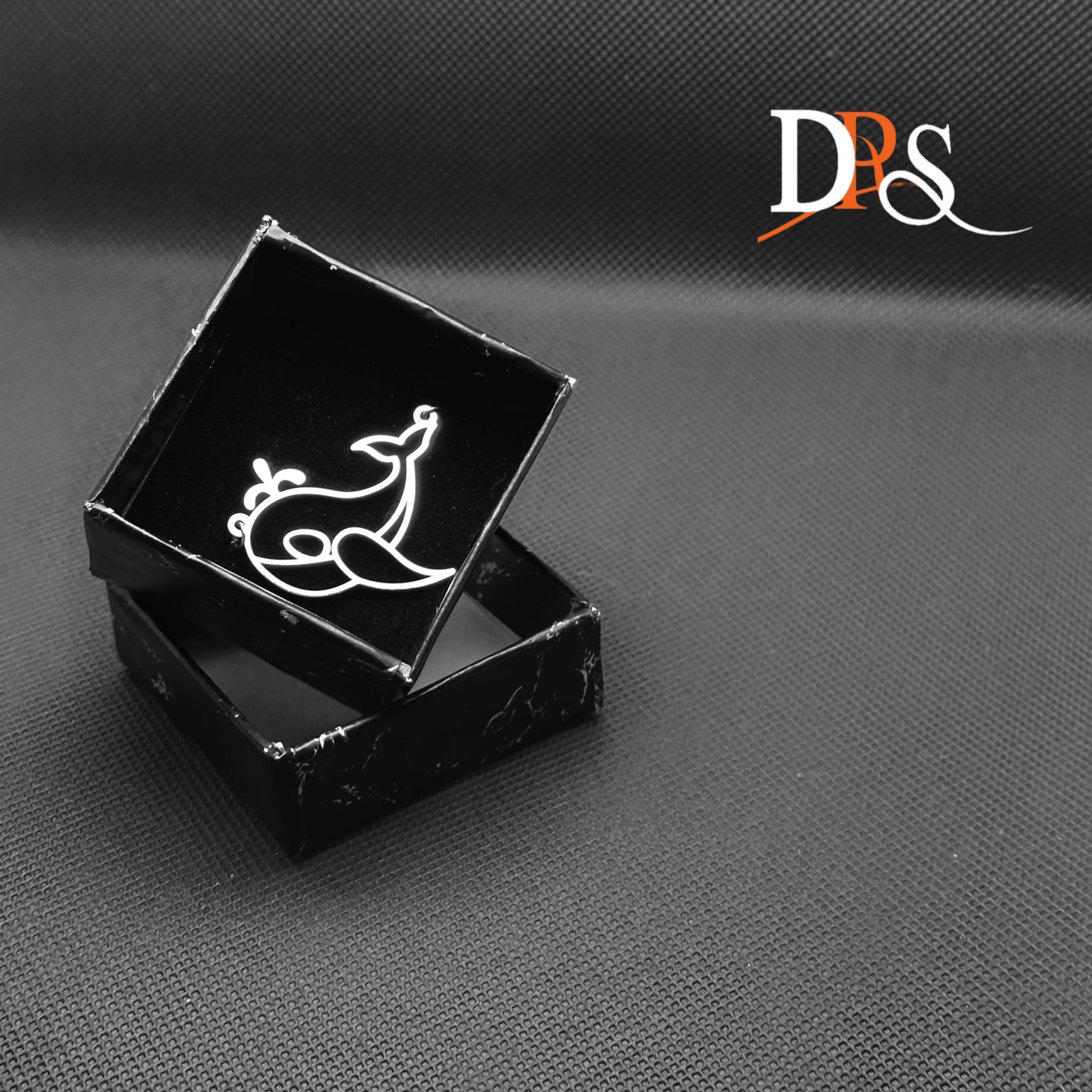 گردنبند نقره طرح نهنگ
