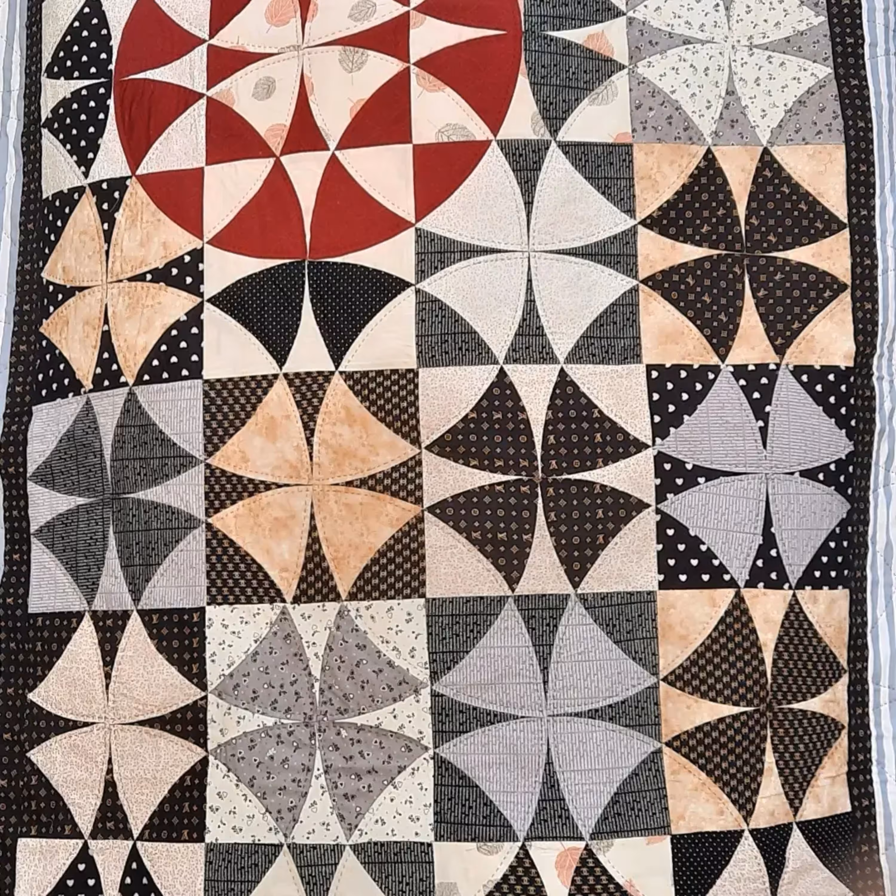 روتختی چهل تکه یکنفره با دو عدد روبالشتی تماما بادست مطلسه شده