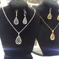 نیم ست طرح طلا مدل توری سفید و طلایی