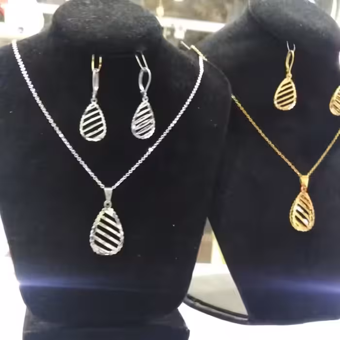 نیم ست طرح طلا مدل توری سفید و طلایی