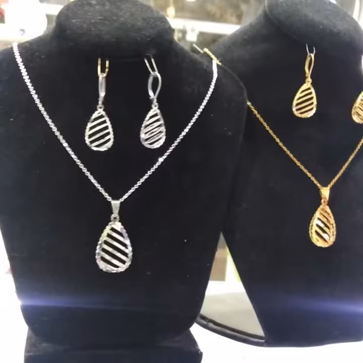 نیم ست طرح طلا مدل توری سفید و طلایی