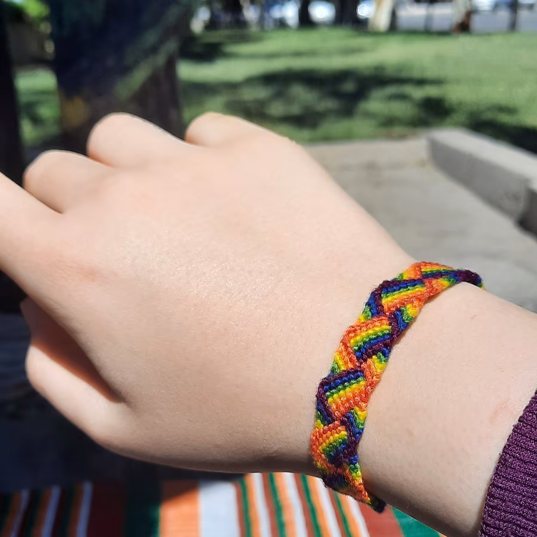 دستبند دوستی طرح رنگین کمانی