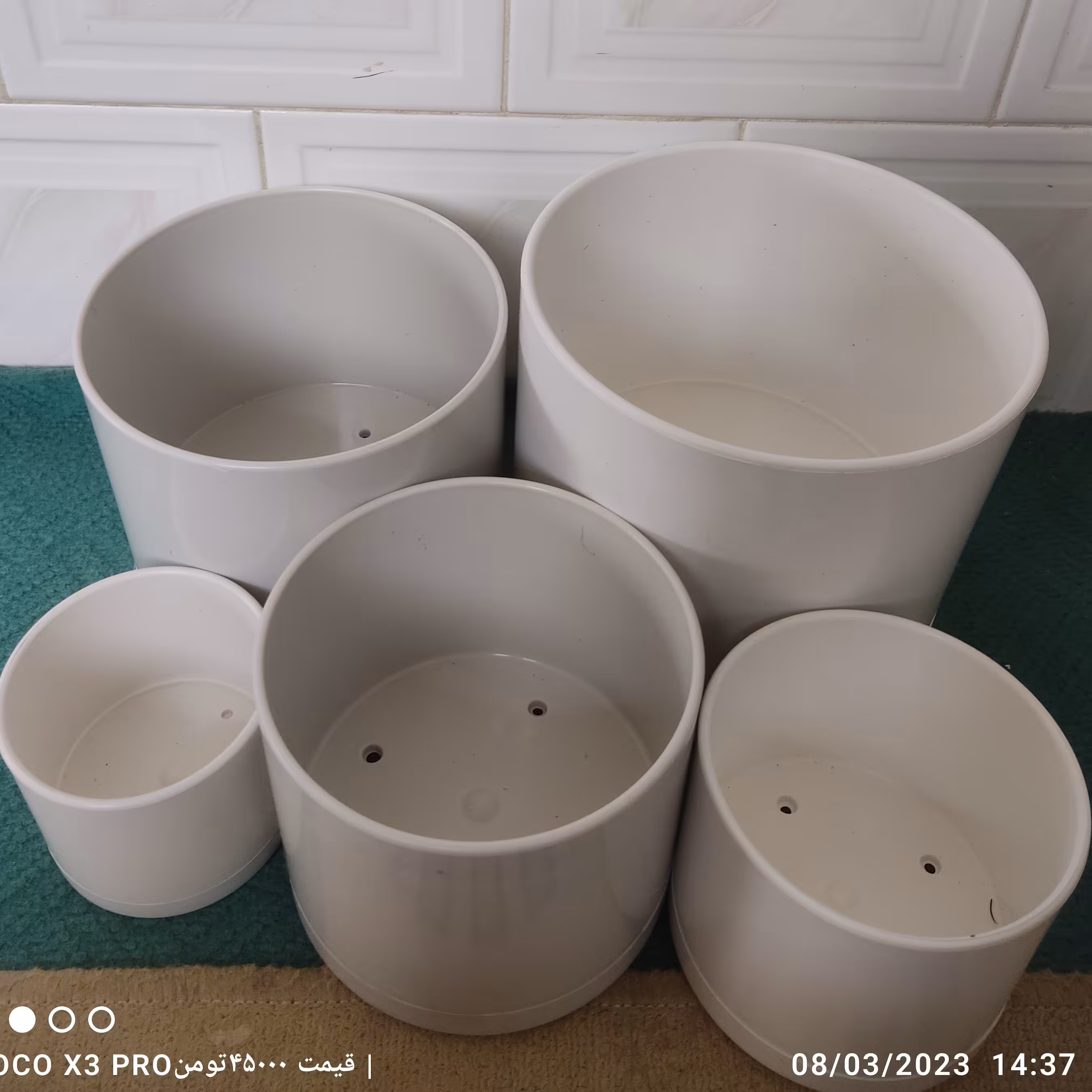 گلدان.استوانه.ایی محکم وبادوام. هزینه ارسال بعهده خریدار  وبصپرت پسکرایه میباشد