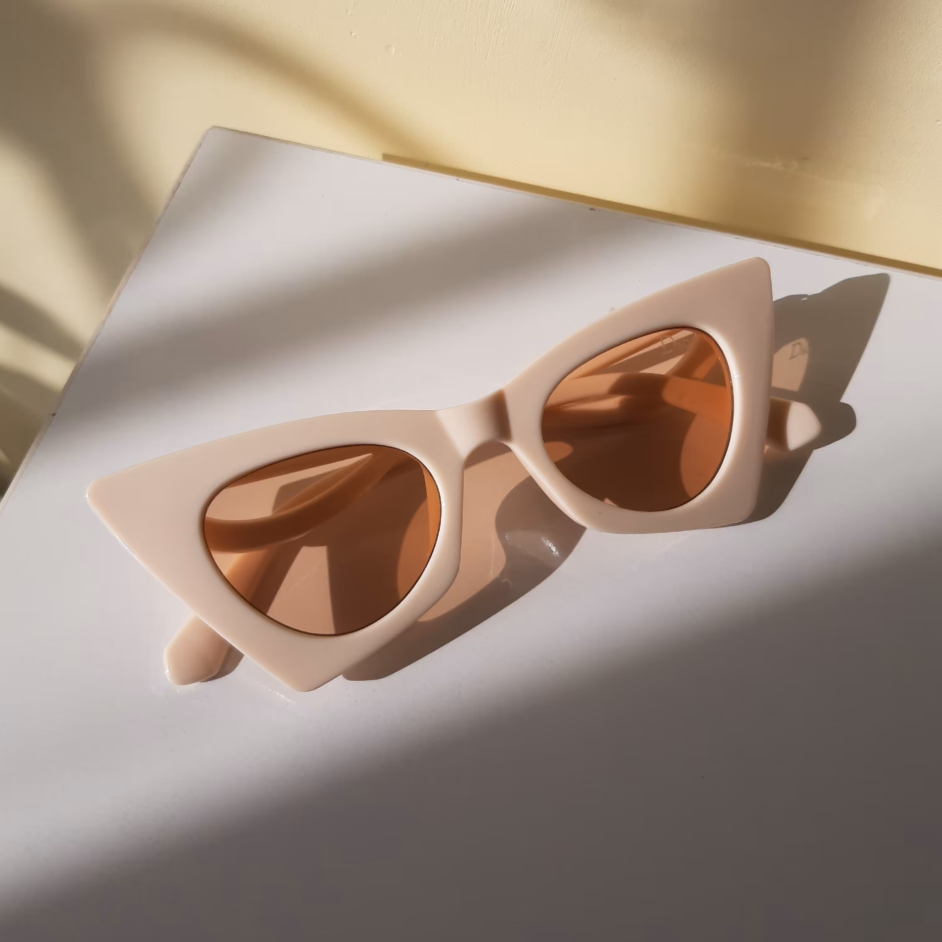 عینک آفتابی دیور رنگ کرمی