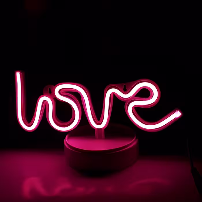 چراغ خواب طرح love رنگ صورتی  دارای ادبتور 2آمپر