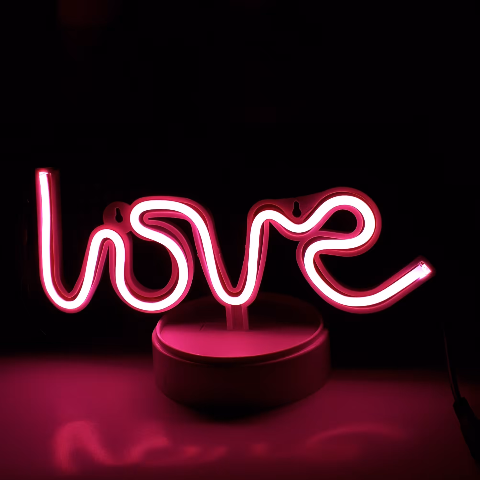 چراغ خواب طرح love رنگ صورتی  دارای ادبتور 2آمپر