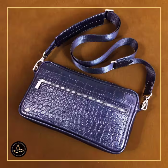 کیف زنانه دوشی چرم طبیعی گاوی دستدوز مخصوص استفاده روزمره-رنگ مشکی طرحدار و ساده