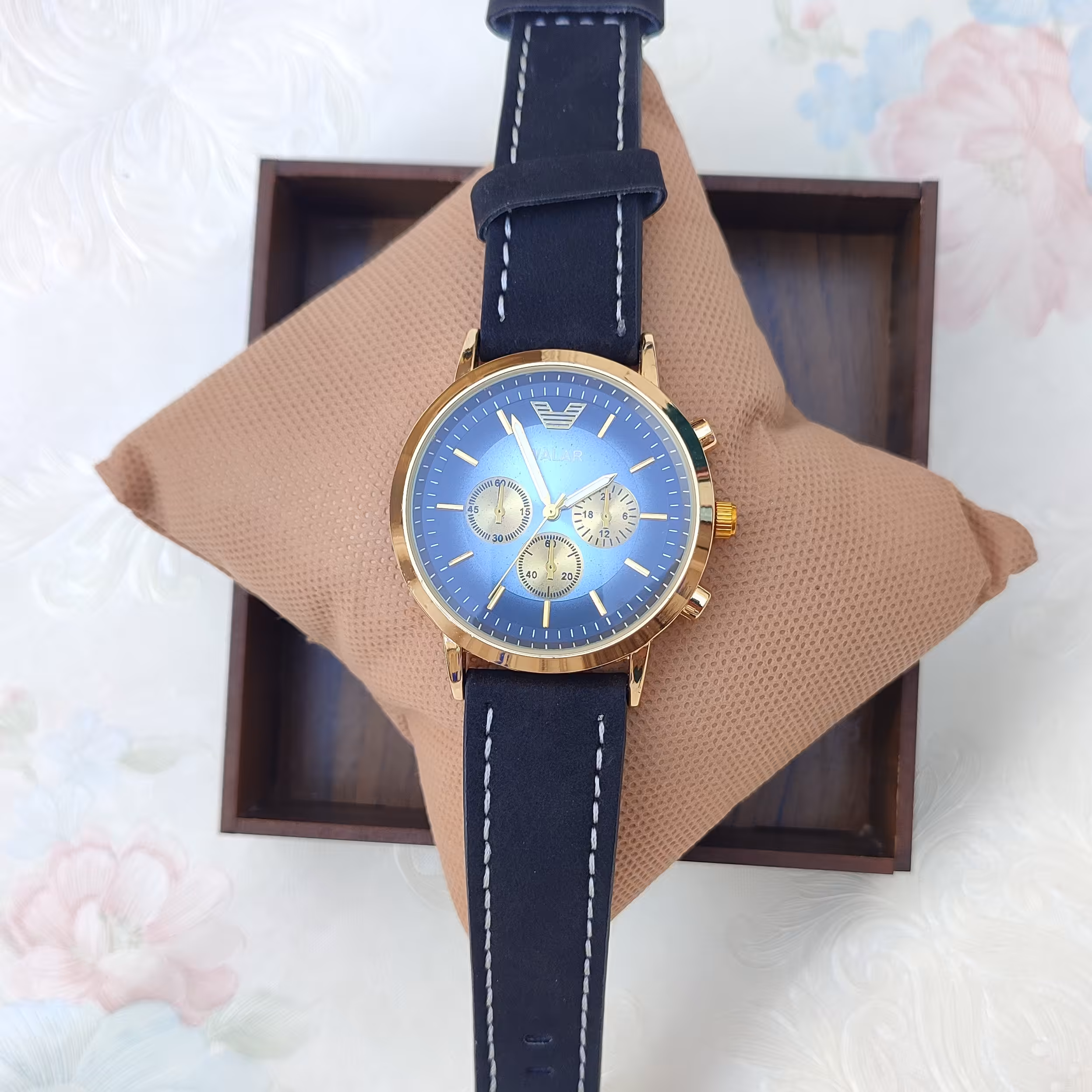 ساعت اسپرت مردانه بند چرم والار قفل سگکی بسیار شیک و زیبا