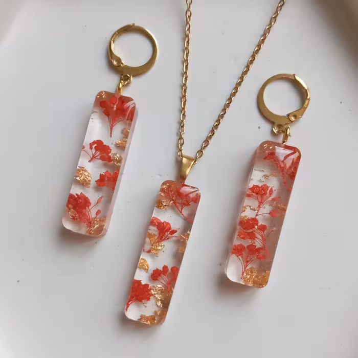 نیم ست زنانه قرمز و طلایی