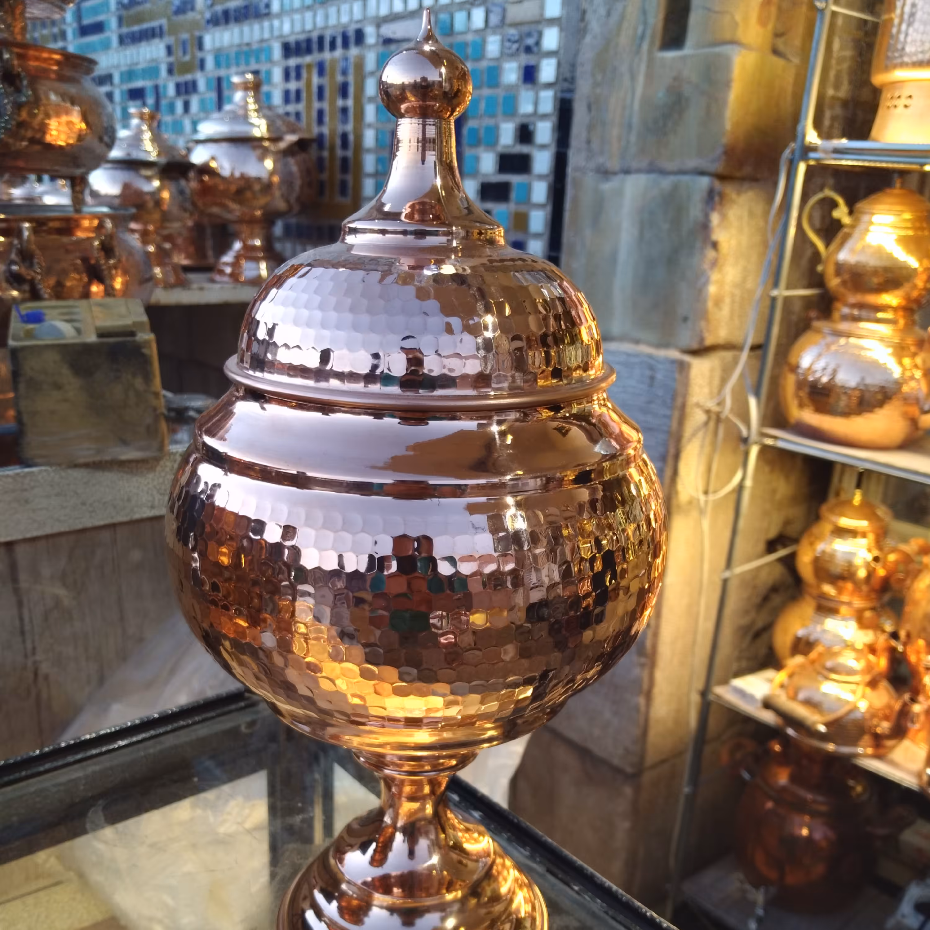 شکلات خوریی پایه دار