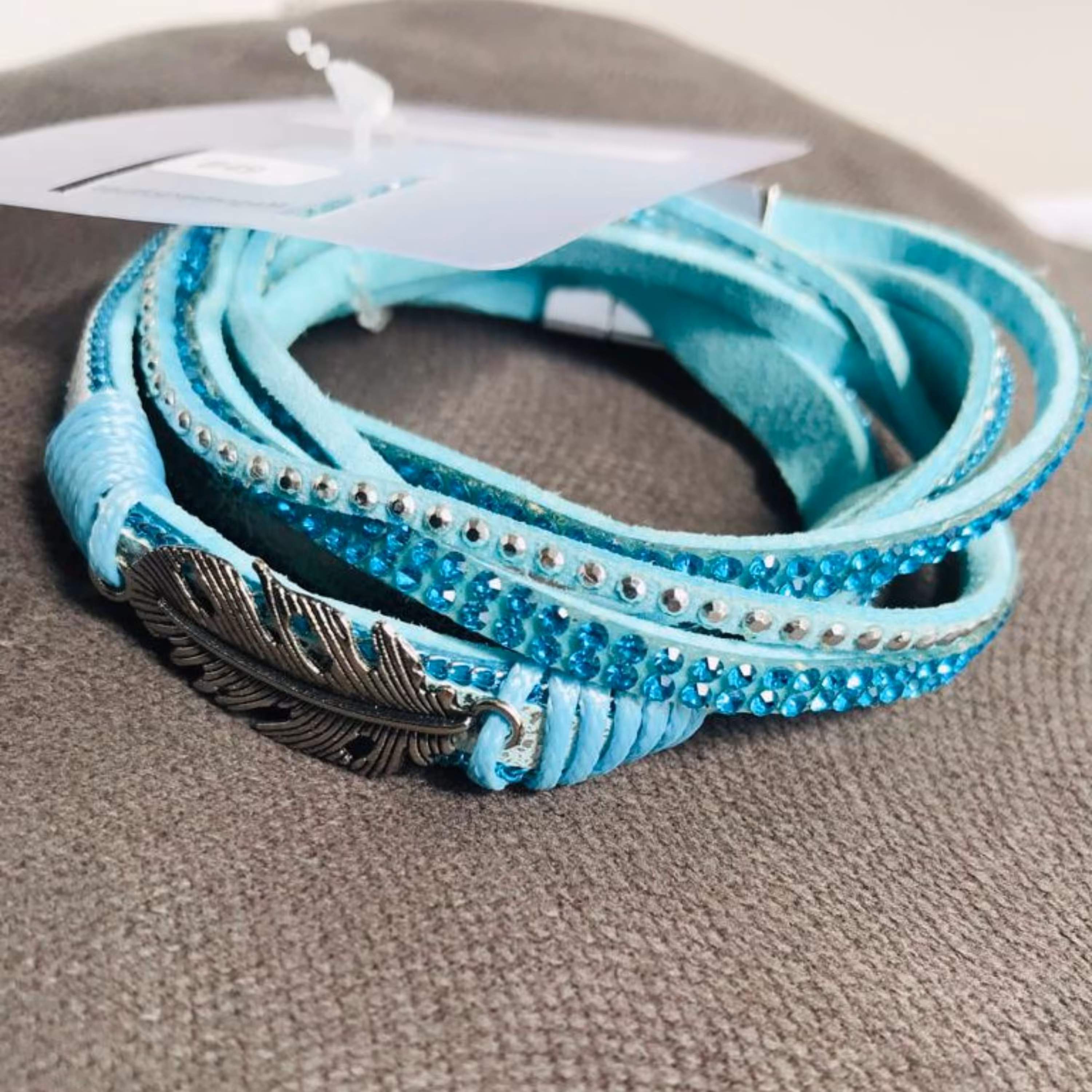 دستبند چرم بسیار باکیفیت ساخت دانمارک آبی فیروزه ای جذاب 