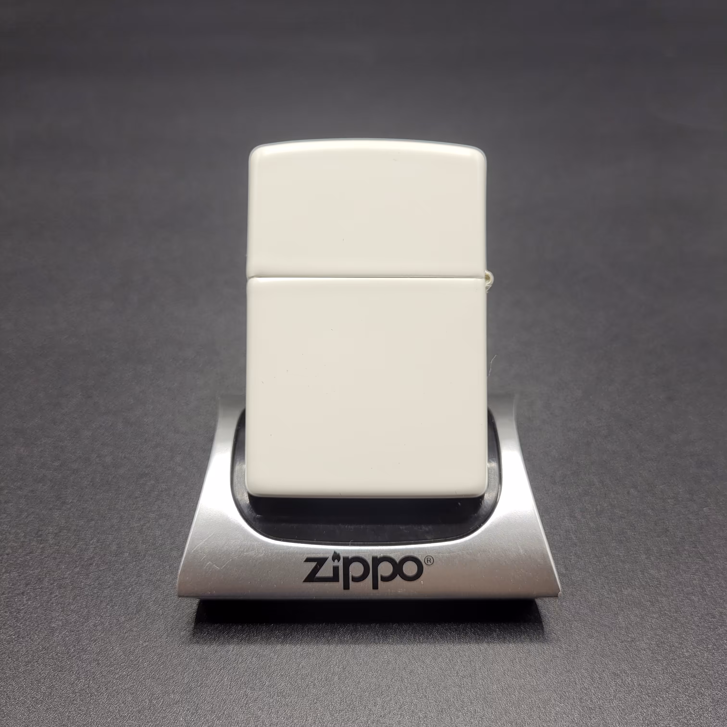 فندک سفید رنگ زیپو اورجینال 