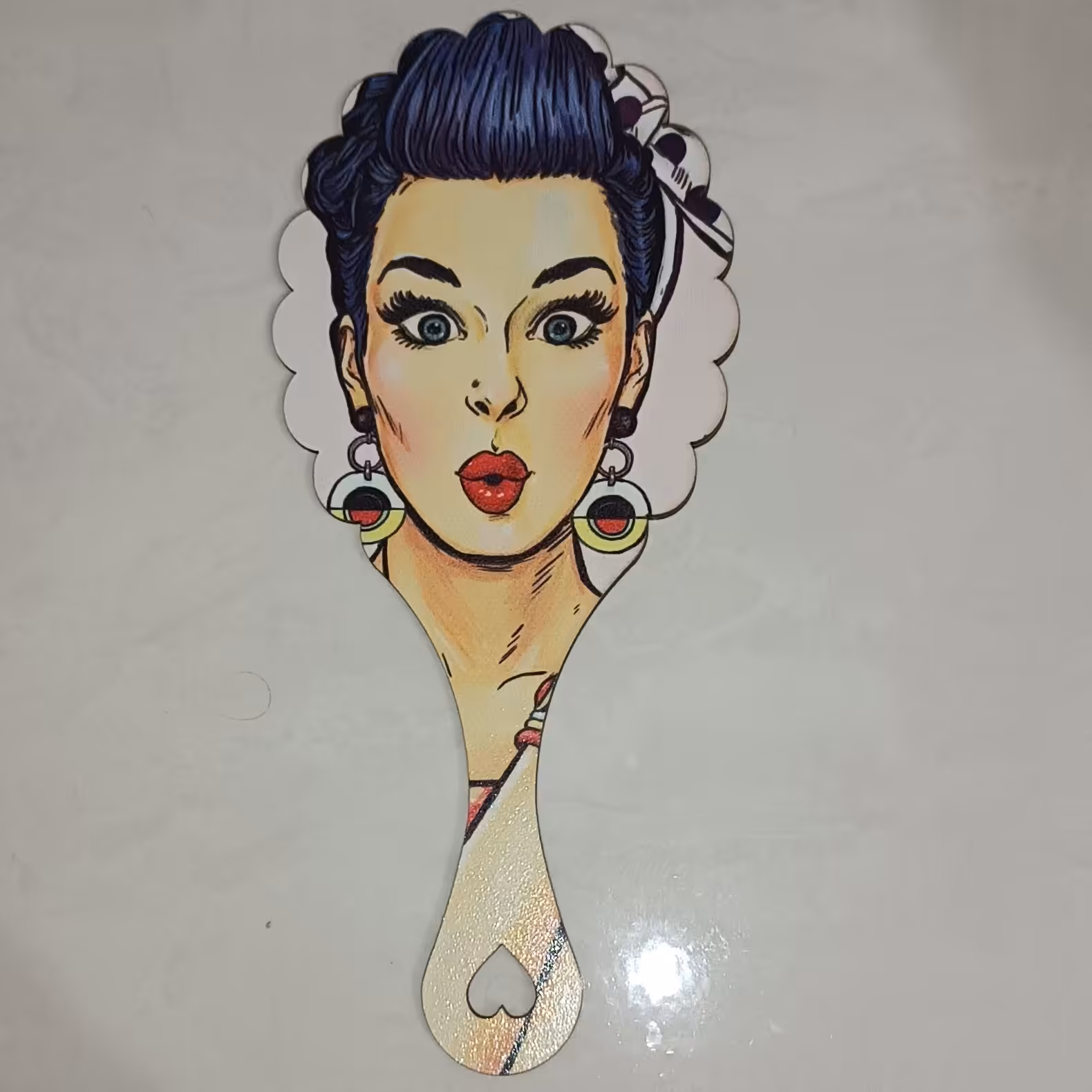 آینه دسته دار سایز  بزرگ طرح فیس تمام چوب بدنه ساخته شده از چوب