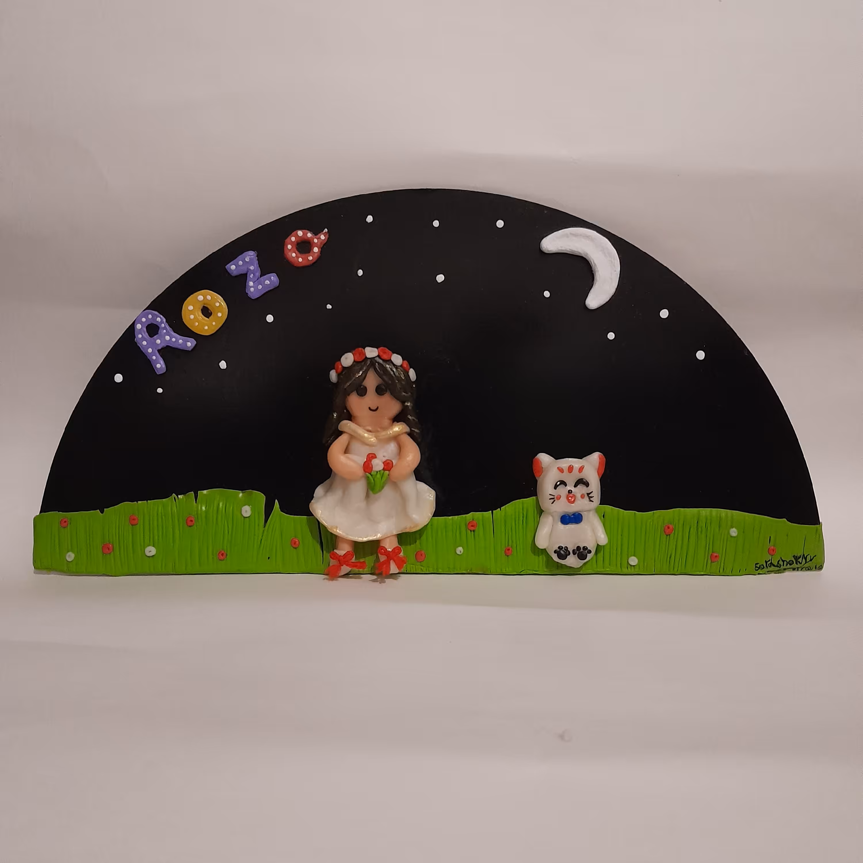 تابلو خمیر چینی دختری که گل چیده که می توانید طبق سلیقه خود سفارش بدهید